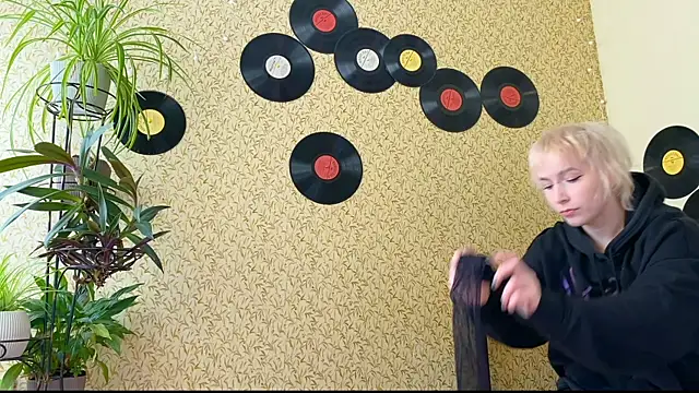 EmmyAmbros online show from 09.12.25