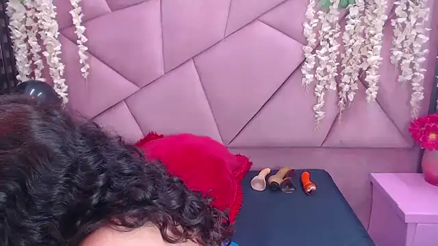 Sofia Hernandez  online show from 04.06.26