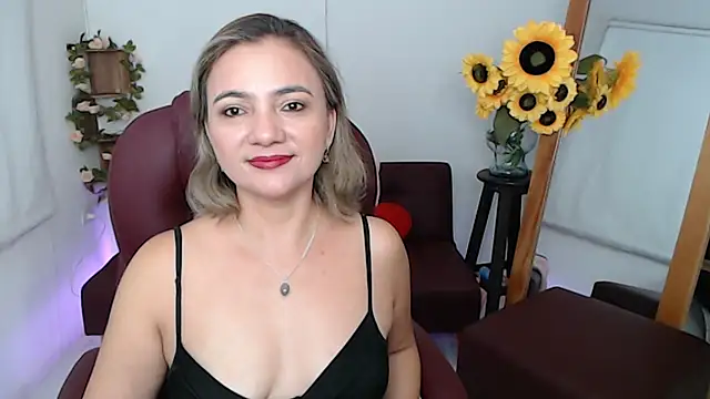 Snapshot of ana_milf chatting on 06.25.26 ana milf online show from 06.25.26