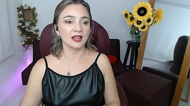 Snapshot of ana_milf chatting on 07.05.26 ana milf online show from 07.05.26