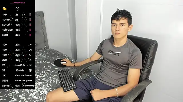 Snapshot of Jacobb_Lee chatting on 12.21.24 Jacobb Lee online show from 12.21.24