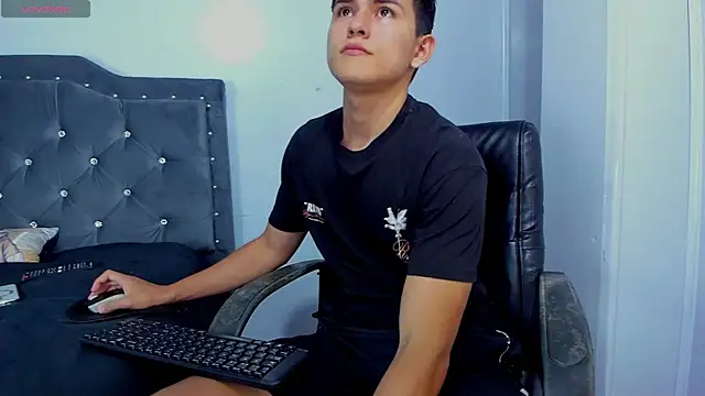 Snapshot of Jacobb_Lee chatting on 11.13.25 Jacobb Lee online show from 11.13.25