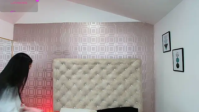 Sara Desire online show from 03.06.25