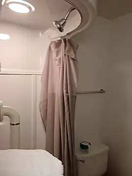 allissonw13 online show from 04.20.26