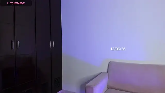 Snapshot of Lilacutte_ chatting on 06.18.26 Lilacutte online show from 06.18.26