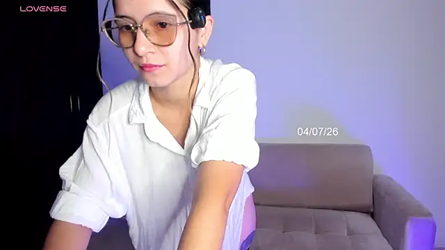 Snapshot of Lilacutte_ chatting on 07.04.26 Lilacutte online show from 07.04.26