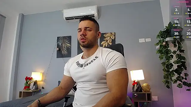 Snapshot of JeremyLowe chatting on 12.20.24 JeremyLowe online show from 12.20.24