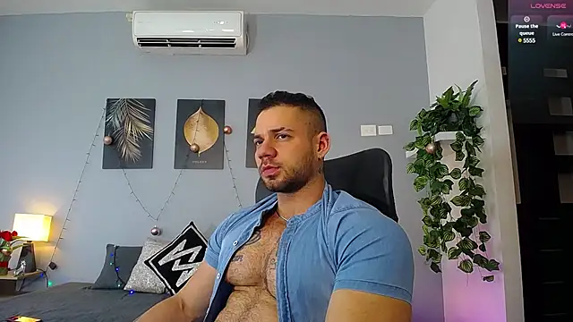 Snapshot of JeremyLowe chatting on 12.20.24 JeremyLowe online show from 12.20.24