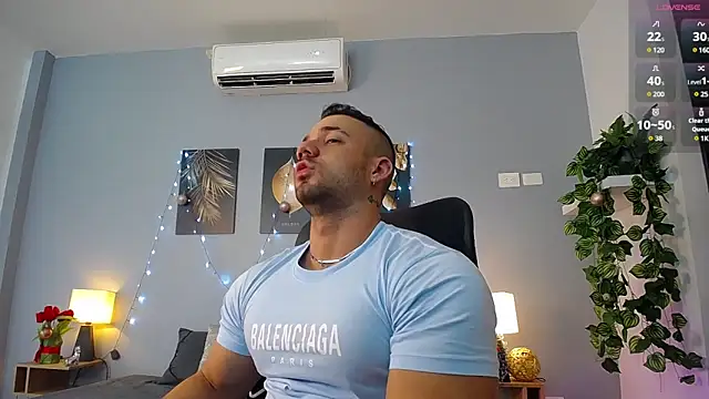 Snapshot of JeremyLowe chatting on 12.24.24 JeremyLowe online show from 12.24.24