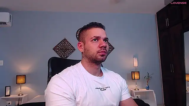 Snapshot of JeremyLowe chatting on 01.10.25 JeremyLowe online show from 01.10.25