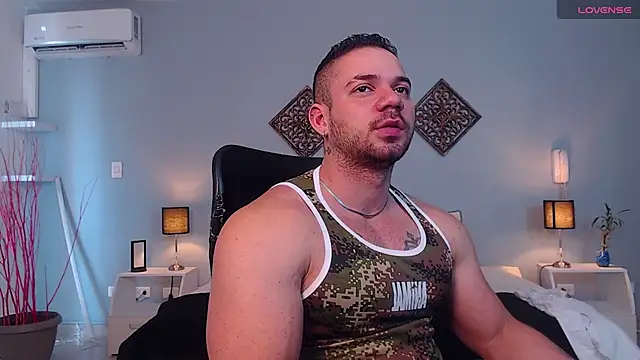 Snapshot of JeremyLowe chatting on 01.10.25 JeremyLowe online show from 01.10.25