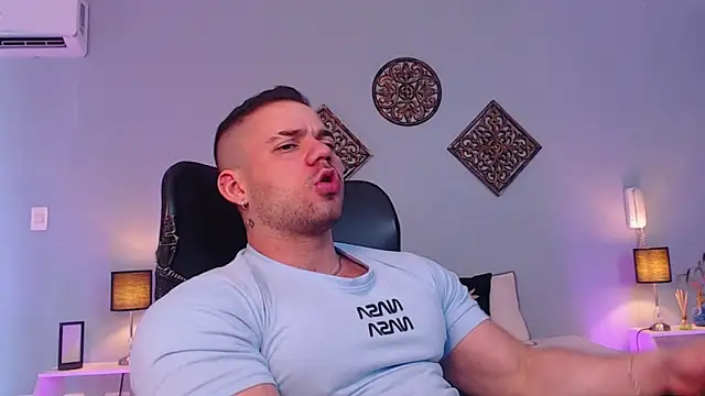 Snapshot of JeremyLowe chatting on 01.21.25 JeremyLowe online show from 01.21.25