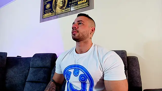 Snapshot of JeremyLowe chatting on 10.20.25 JeremyLowe online show from 10.20.25