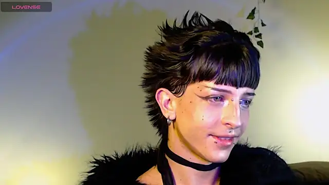 Snapshot of succubot chatting on 10.28.25 succubot online show from 10.28.25