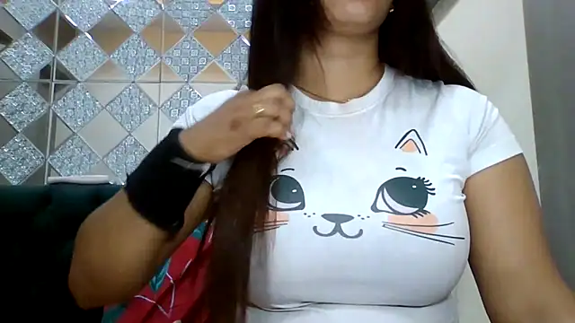 Snapshot of sparkling_queen chatting on 11.12.25 sparkling queen online show from 11.12.25