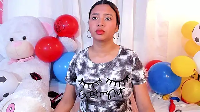Snapshot of JessyZoe chatting on 06.22.26 JessyZoe online show from 06.22.26