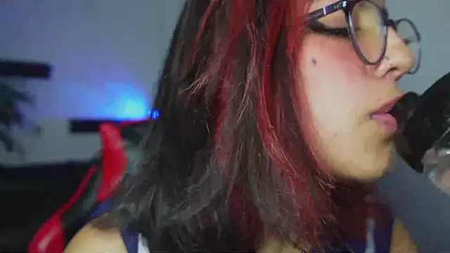 Snapshot of cute_hollywood chatting on 10.08.25 cute hollywood online show from 10.08.25