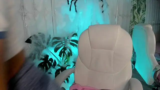 Snapshot of cute_hollywood chatting on 10.20.25 cute hollywood online show from 10.20.25