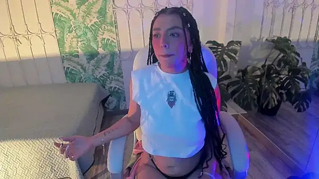 cute hollywood online show from 12.18.25