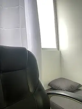 Snapshot of dakota_le chatting on 04.16.26 dakota le online show from 04.16.26