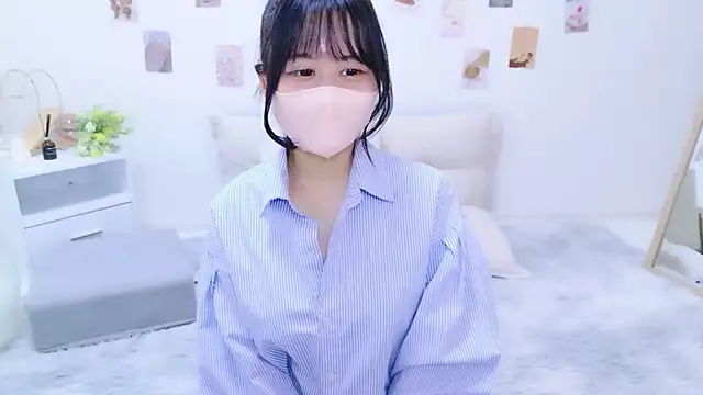 Snapshot of chihiro_ri chatting on 09.18.25 chihiro ri online show from 09.18.25