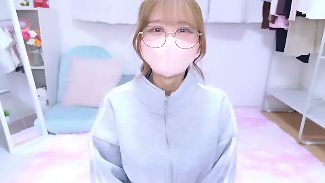 Snapshot of chihiro_ri chatting on 11.08.25 chihiro ri online show from 11.08.25