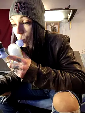 Snapshot of Genevieve143 chatting on 12.05.25 Genevieve143 online show from 12.05.25