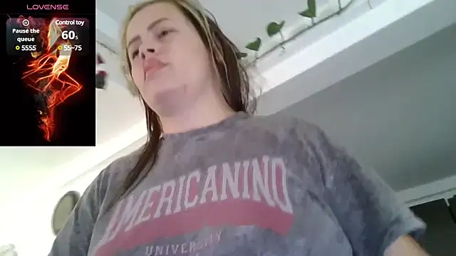 Snapshot of saramartinez1000 chatting on 12.18.24 saramartinez1000 online show from 12.18.24