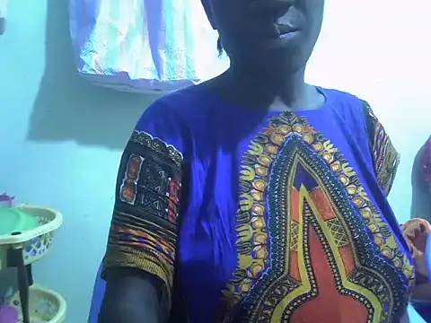 Snapshot of Petite_rider chatting on 10.20.25 Petite rider online show from 10.20.25