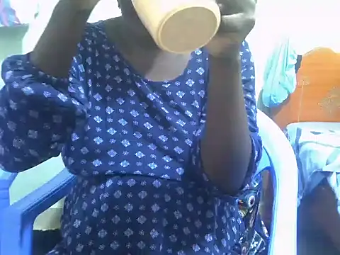 Snapshot of Petite_rider chatting on 11.03.25 Petite rider online show from 11.03.25