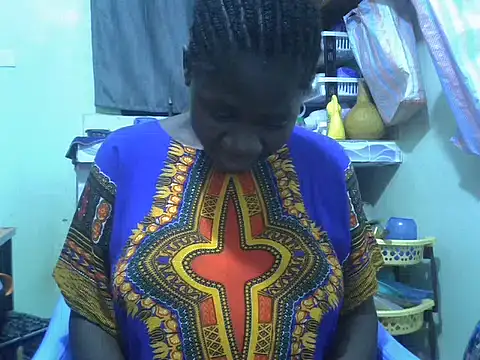 Snapshot of Petite_rider chatting on 11.04.25 Petite rider online show from 11.04.25