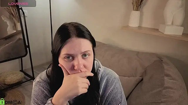 Snapshot of Kvetachka chatting on 11.25.25 Kvetachka online show from 11.25.25