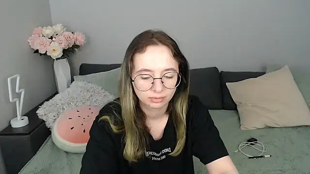 Mini Diva online show from 09.22.25