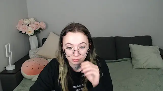 Mini Diva online show from 10.17.25