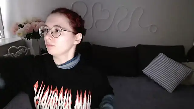 Mini Diva online show from 11.28.25