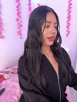 Snapshot of AliceJovovich chatting on 12.03.24 AliceJovovich online show from 12.03.24