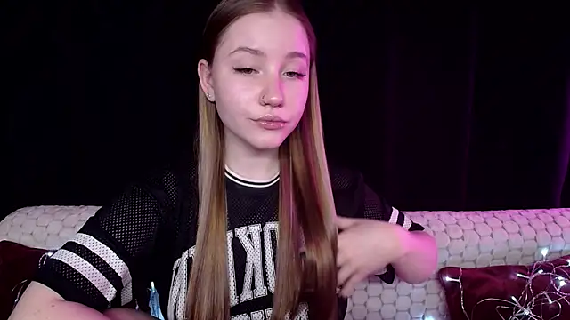 Snapshot of SindiWatsoon chatting on 12.13.24 SindiWatsoon online show from 12.13.24