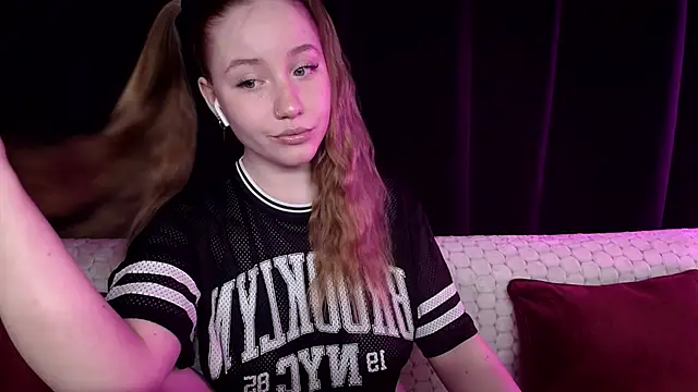 Snapshot of SindiWatsoon chatting on 02.08.25 SindiWatsoon online show from 02.08.25