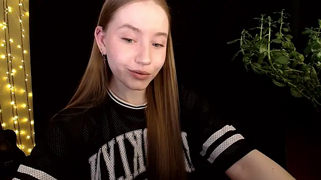 Snapshot of SindiWatsoon chatting on 09.23.25 SindiWatsoon online show from 09.23.25