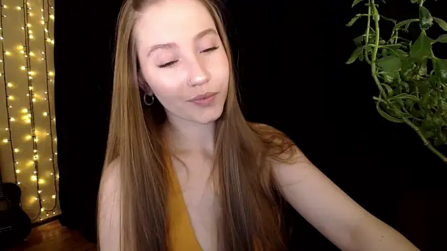 Snapshot of SindiWatsoon chatting on 10.26.25 SindiWatsoon online show from 10.26.25