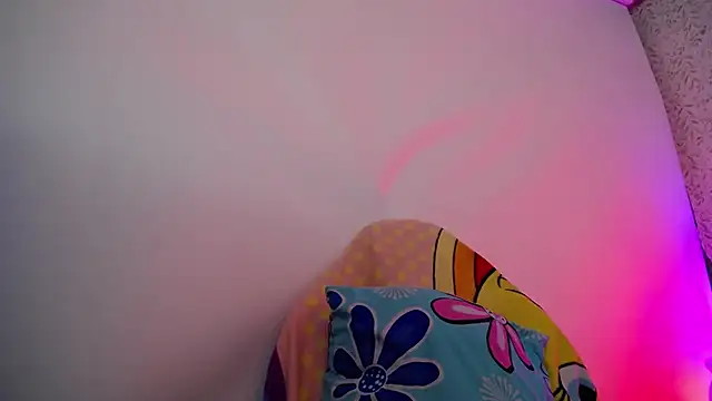 Snapshot of luly_pink chatting on 11.28.25 luly pink online show from 11.28.25