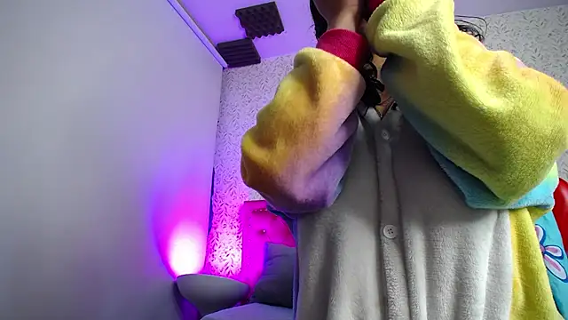 luly pink online show from 04.17.26