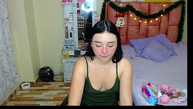 Snapshot of nahia__2 chatting on 12.16.24 nahia 2 online show from 12.16.24