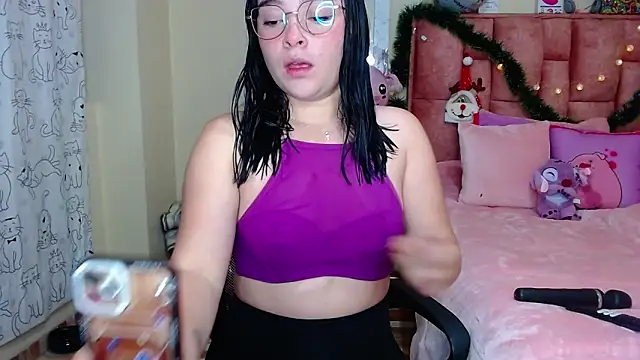 Snapshot of nahia__2 chatting on 12.26.24 nahia 2 online show from 12.26.24