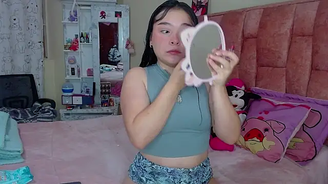 Snapshot of nahia__2 chatting on 09.19.25 nahia 2 online show from 09.19.25