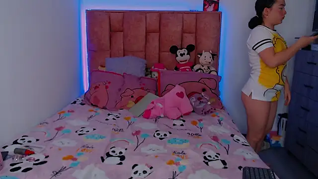 Snapshot of nahia__2 chatting on 10.14.25 nahia 2 online show from 10.14.25