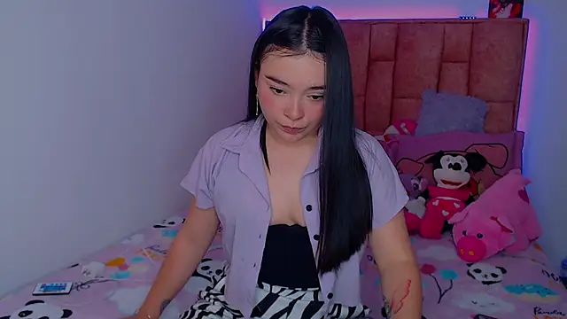 Snapshot of nahia__2 chatting on 10.23.25 nahia 2 online show from 10.23.25