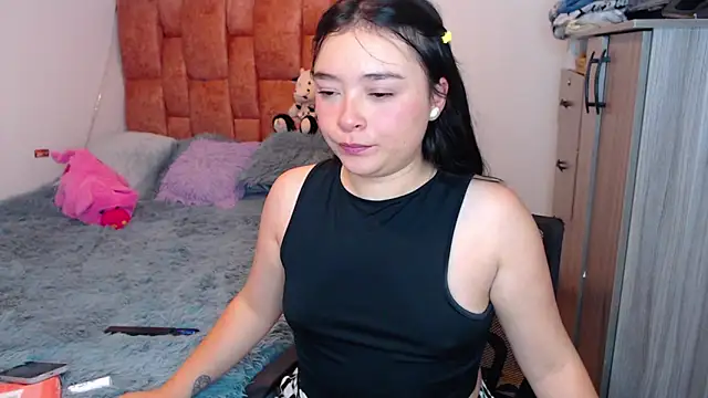 Snapshot of nahia__2 chatting on 11.21.25 nahia 2 online show from 11.21.25