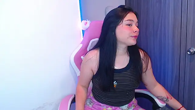 Snapshot of nahia__2 chatting on 11.22.25 nahia 2 online show from 11.22.25