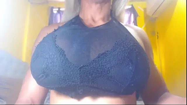 Snapshot of DanielaMuscleTS chatting on 01.14.25 DanielaMuscleTS online show from 01.14.25